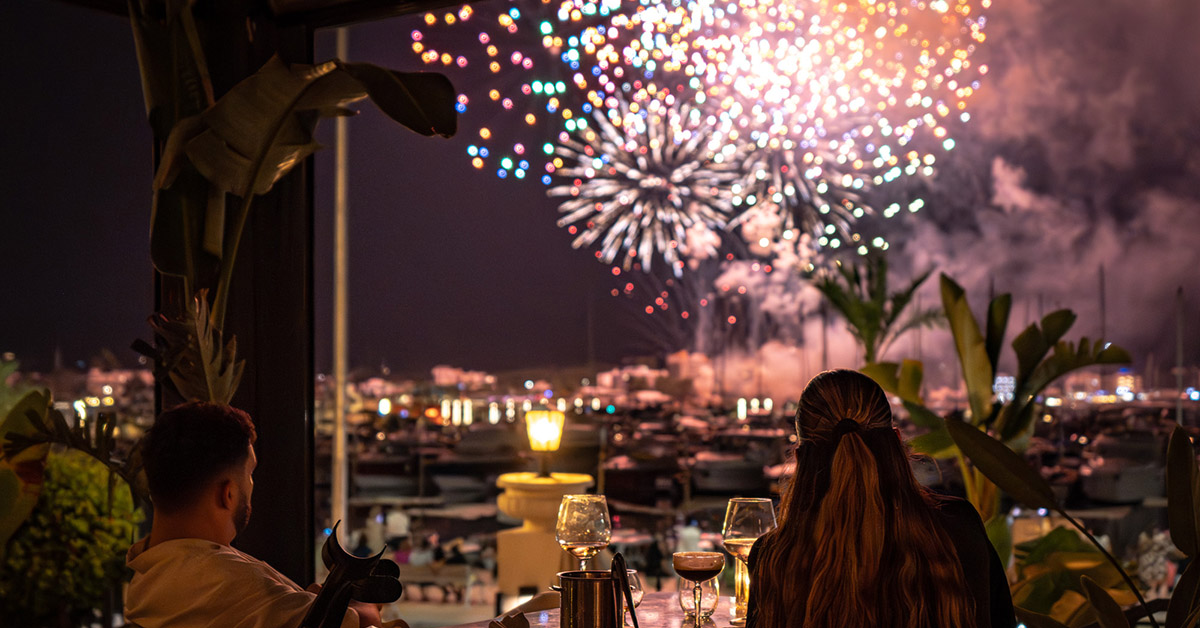 Dinner in Ibiza under the stars, music and french wine
